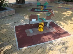 gioco molla cavallo antitrauma