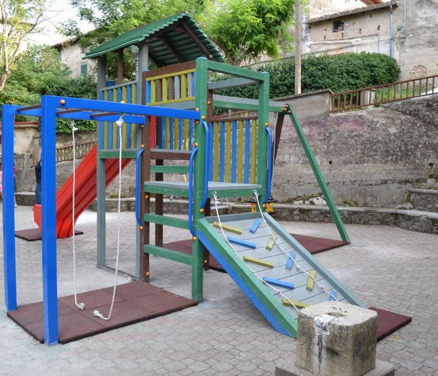 castello fitness palestra in plastica riciclata palestra dietro