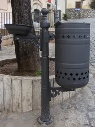 cestino raffaello con posacenere paletto in ghsia recycle bin