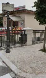 palina decorativa in ghisa per centro storico con targa in alluminio