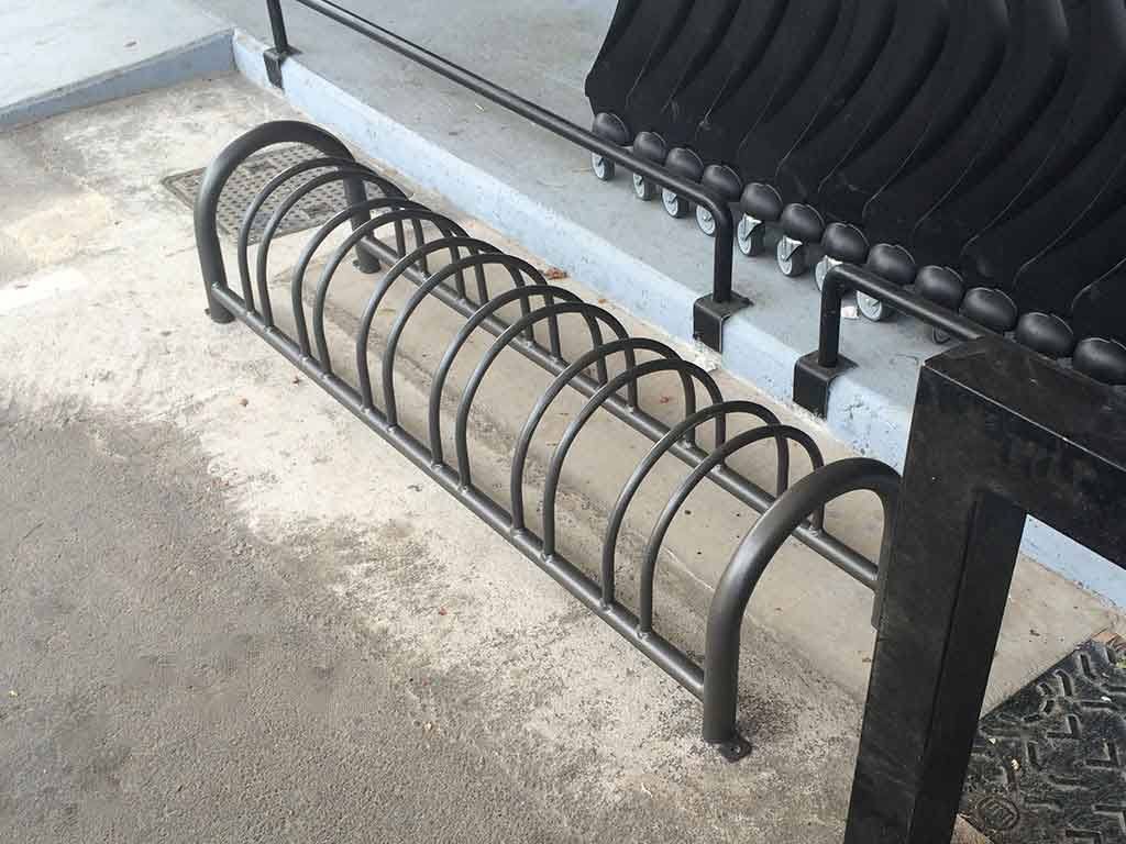 portabici artistico acciaio sei posti economic 01