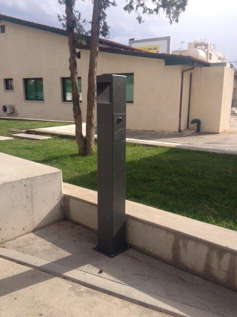 posacenere in acciaio con chiave foto ambientata