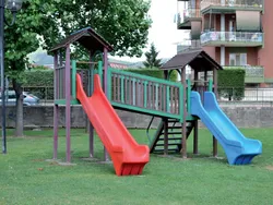 Torre combinada en plastico reciclado