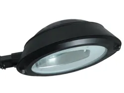 Armatura stradale con disegno moderno per fissaggio su sbraccio palo