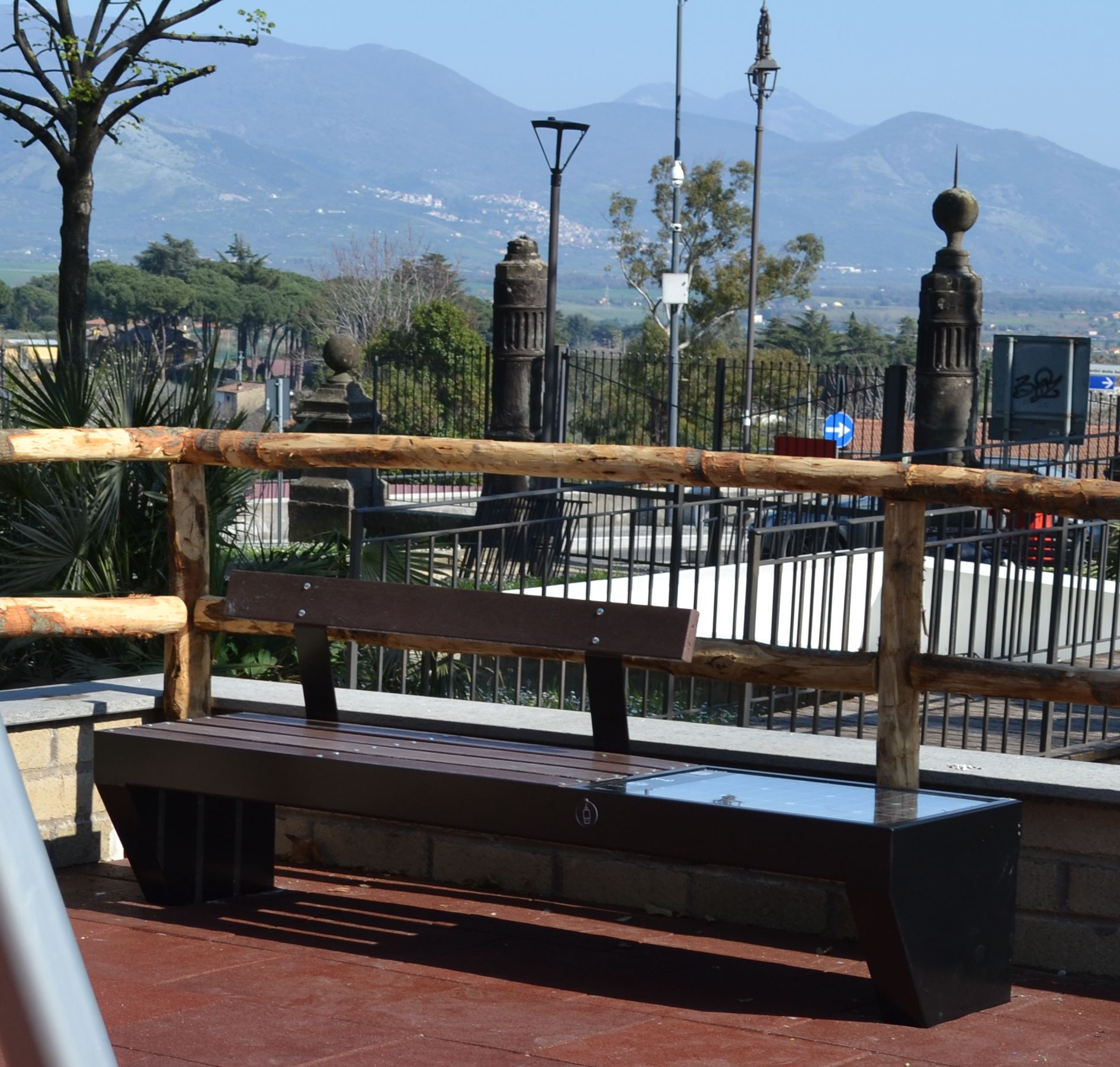 Smart City products - Viva Smart Panchina Intelligente Parco Con Veduta Viva Smart Panchina Intelligente Parco Con Veduta