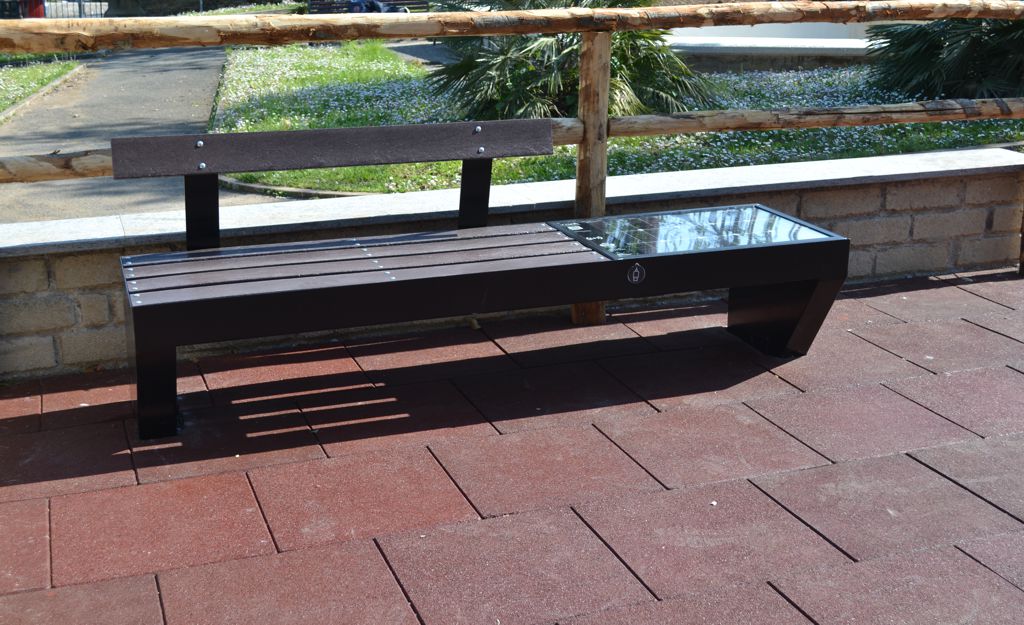 Smart City products - Viva Smart Panchina Intelligente Parco Esterno Viva Smart Panchina Intelligente Parco Esterno